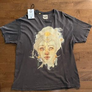 Gallery dept. portrait T-shirt